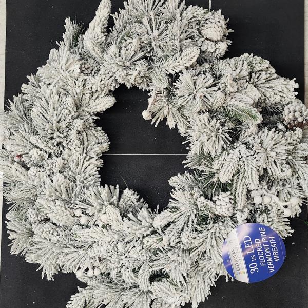 Pre Lit Wreath Flocked Vermont 30 in Clear